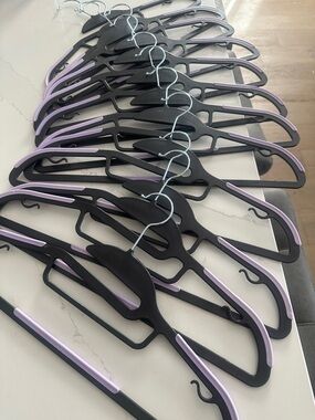 Non-Brand Black and Lavender Non-Slip Plastic Closet Hangers - 12 Pack